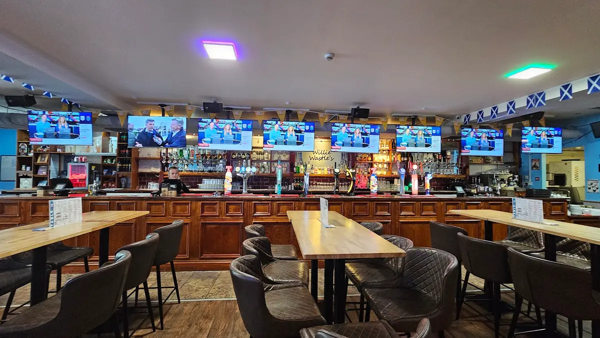Willie Wastles Sports Bar & Restaurant