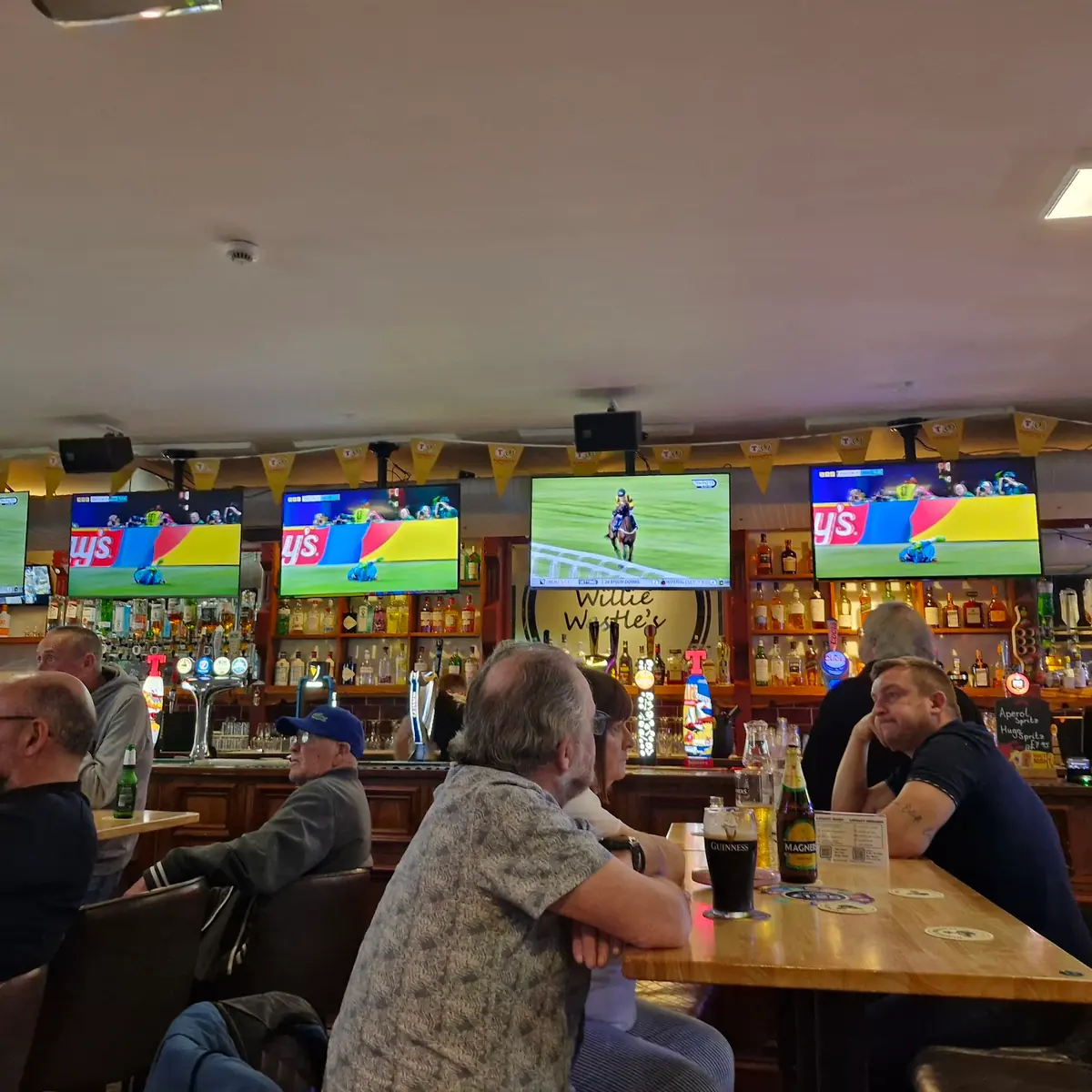 Willie Wastles Sports Bar & Restaurant photo (photo 3 of 3)