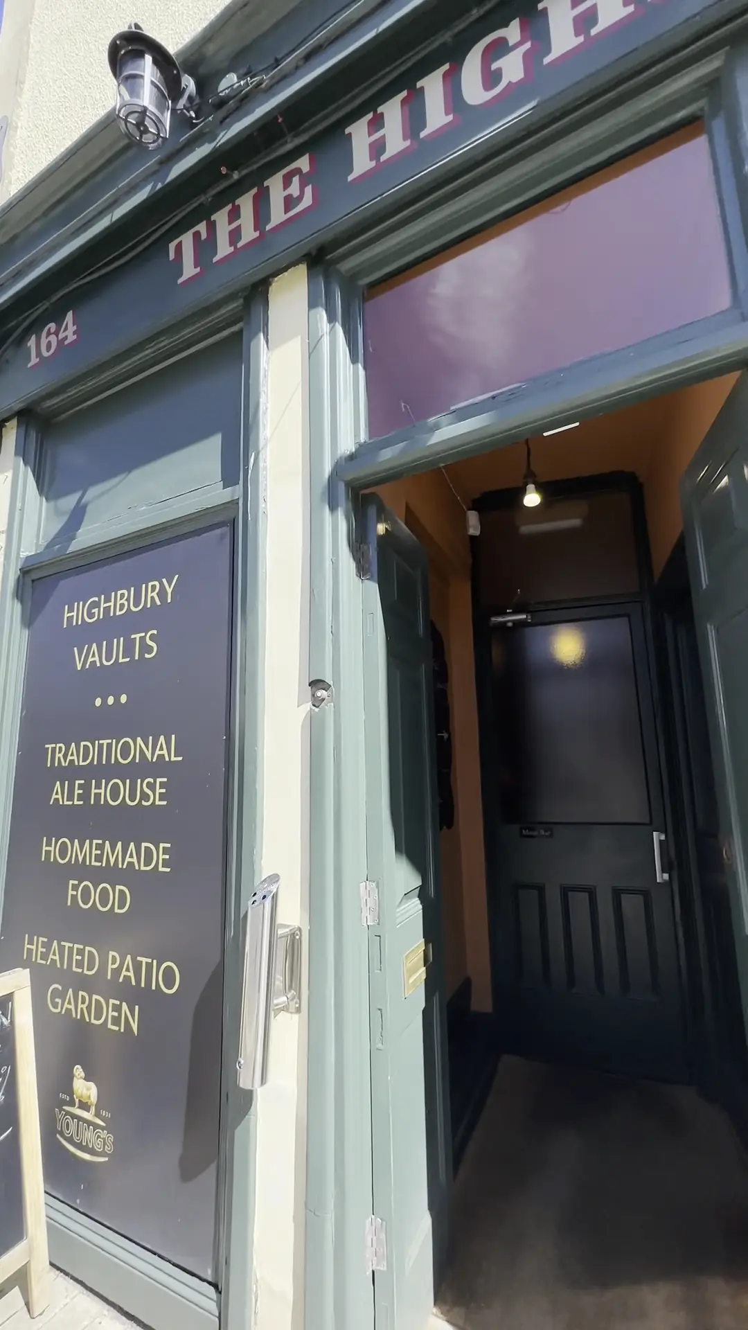 Highbury Vaults photo (photo 2 of 3)