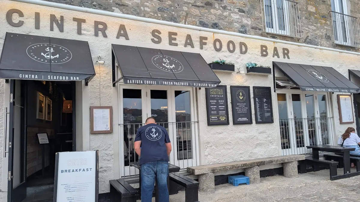 Cintra Seafood Bar photo (photo 1 of 3)