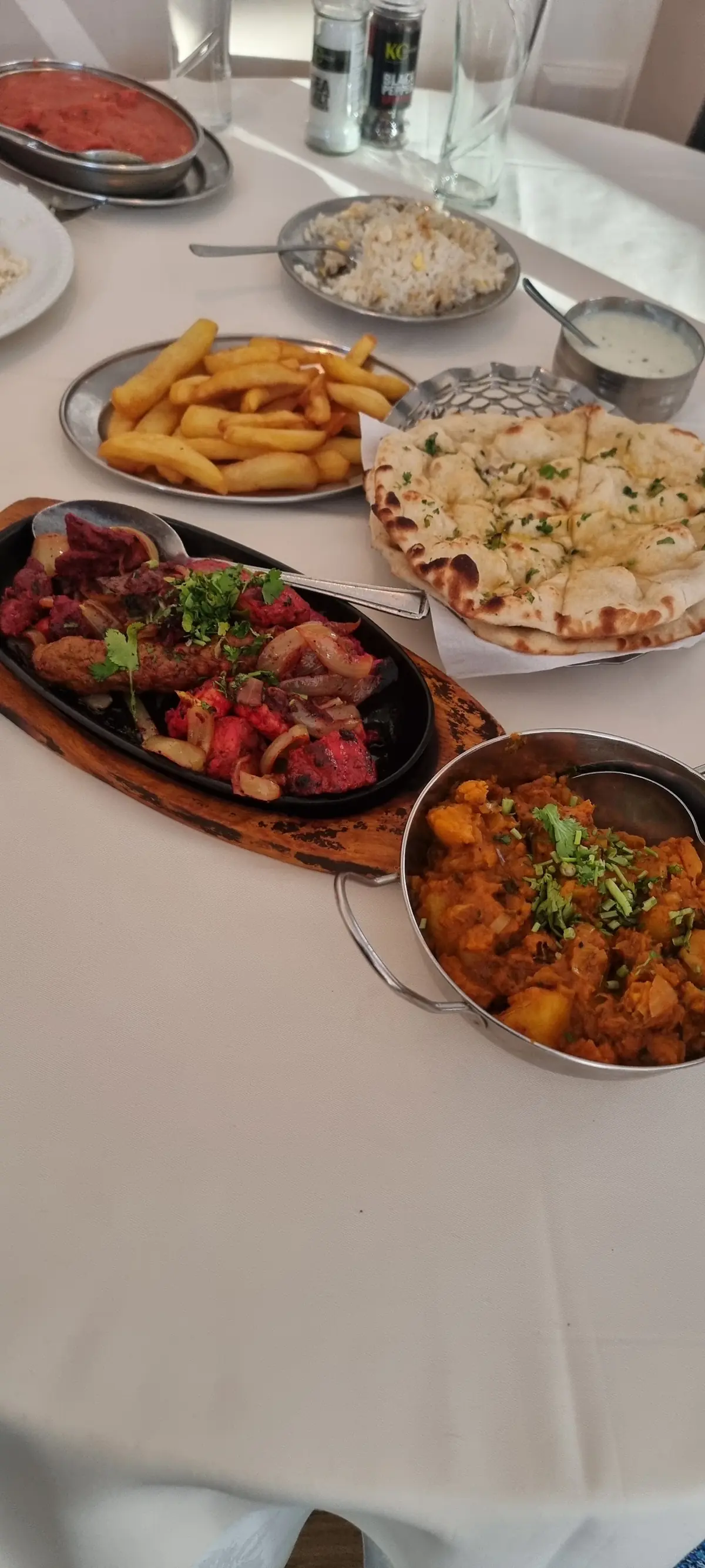 Saros Indian and Bangladeshi restaurant photo (photo 2 of 3)