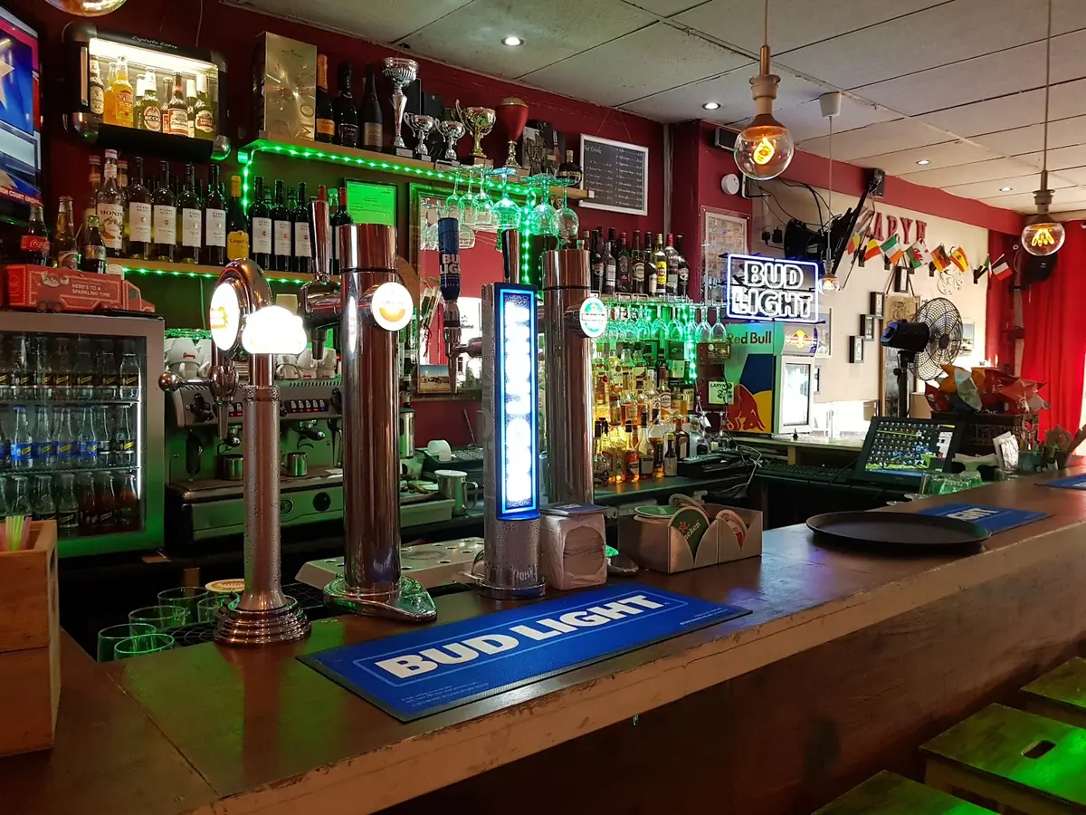 Laryn Cafe Bar