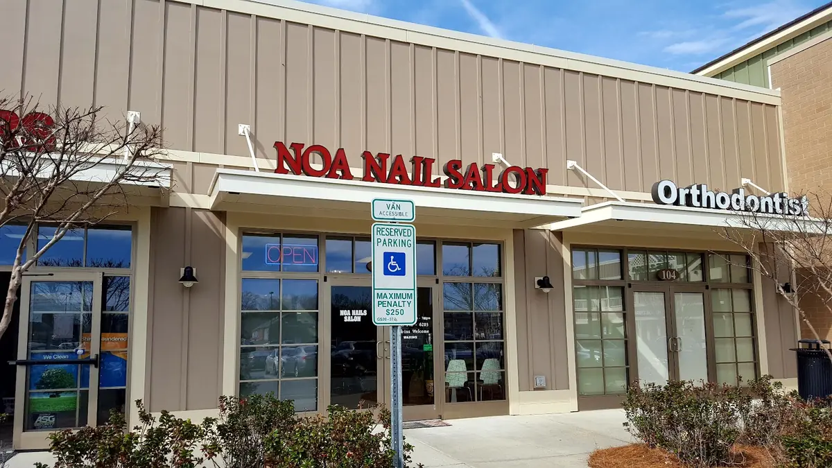 Noa Nail Salon photo (photo 1 of 3)