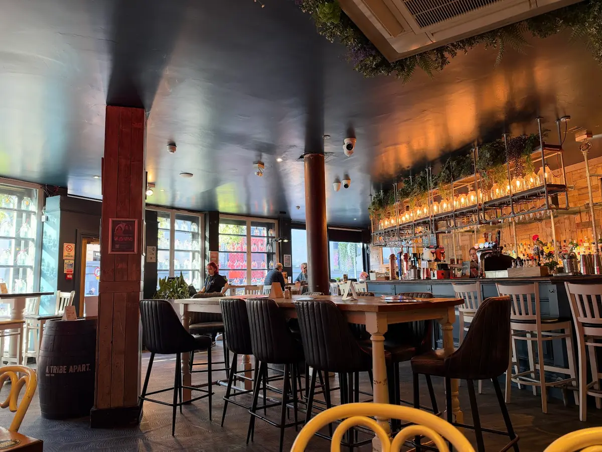 The Newsroom Bar & Eatery photo (photo 2 of 3)