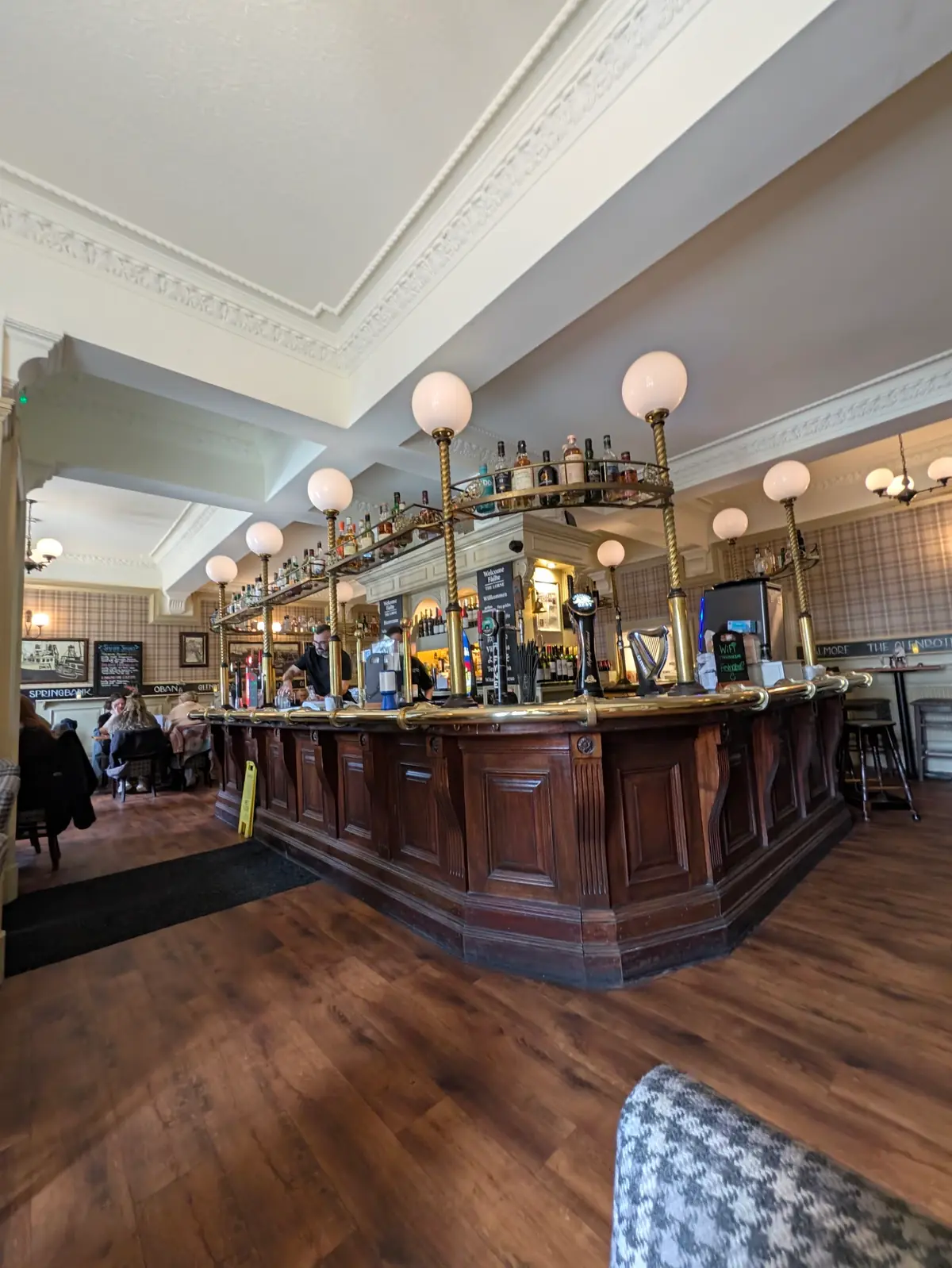 Lorne Bar — Bars in Oban