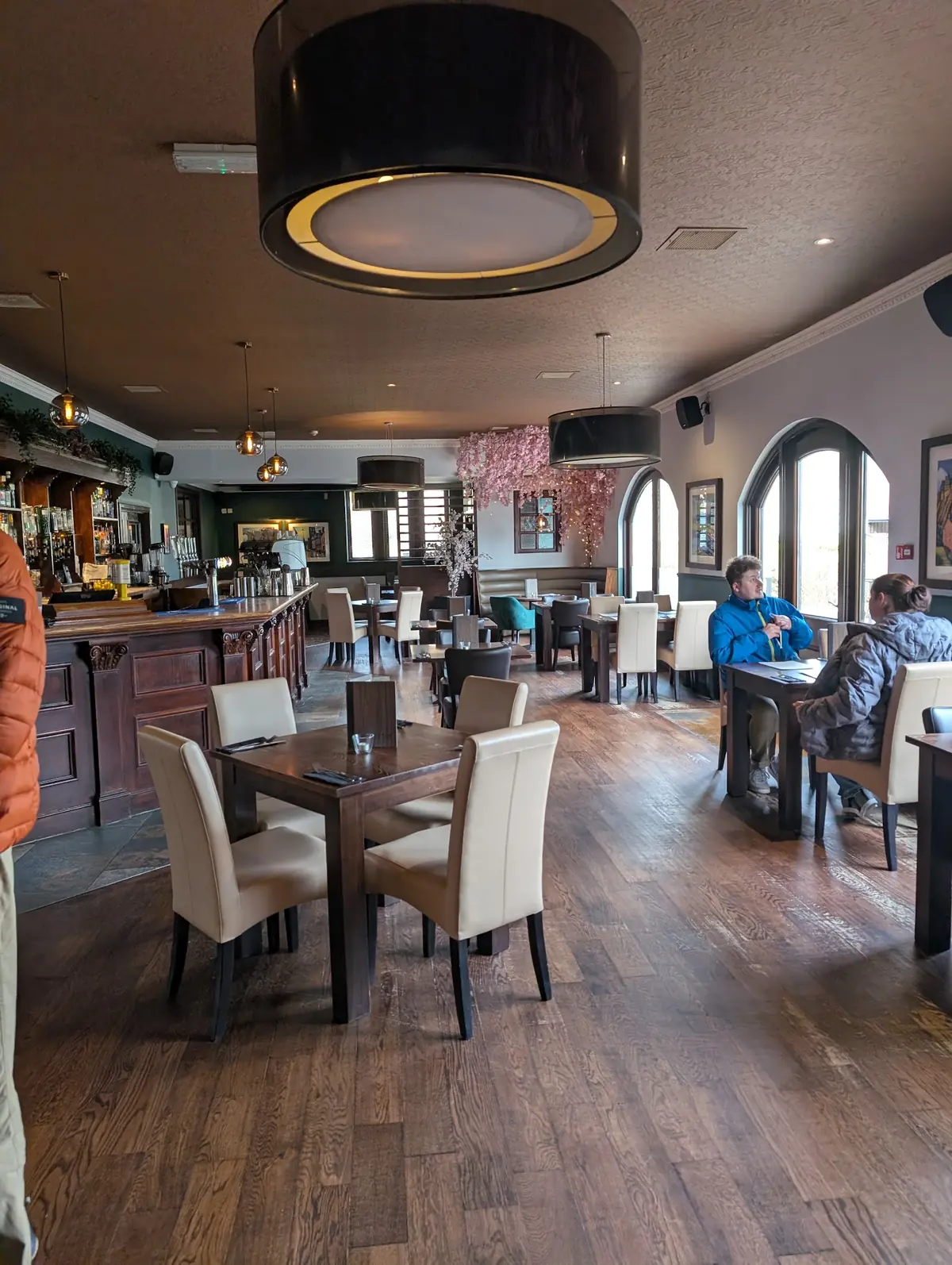 Foxton Bar & Grill — Bar And Grill in Glenrothes