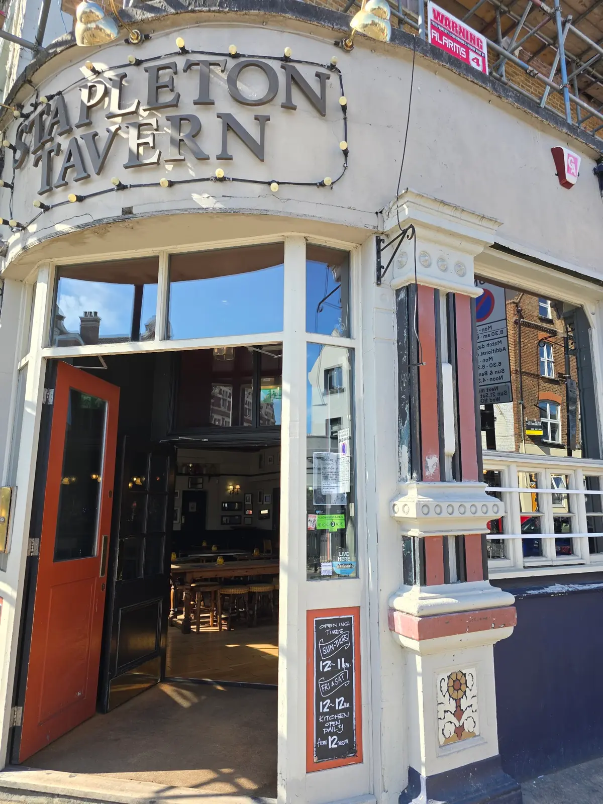 Stapleton Tavern — Bars in London