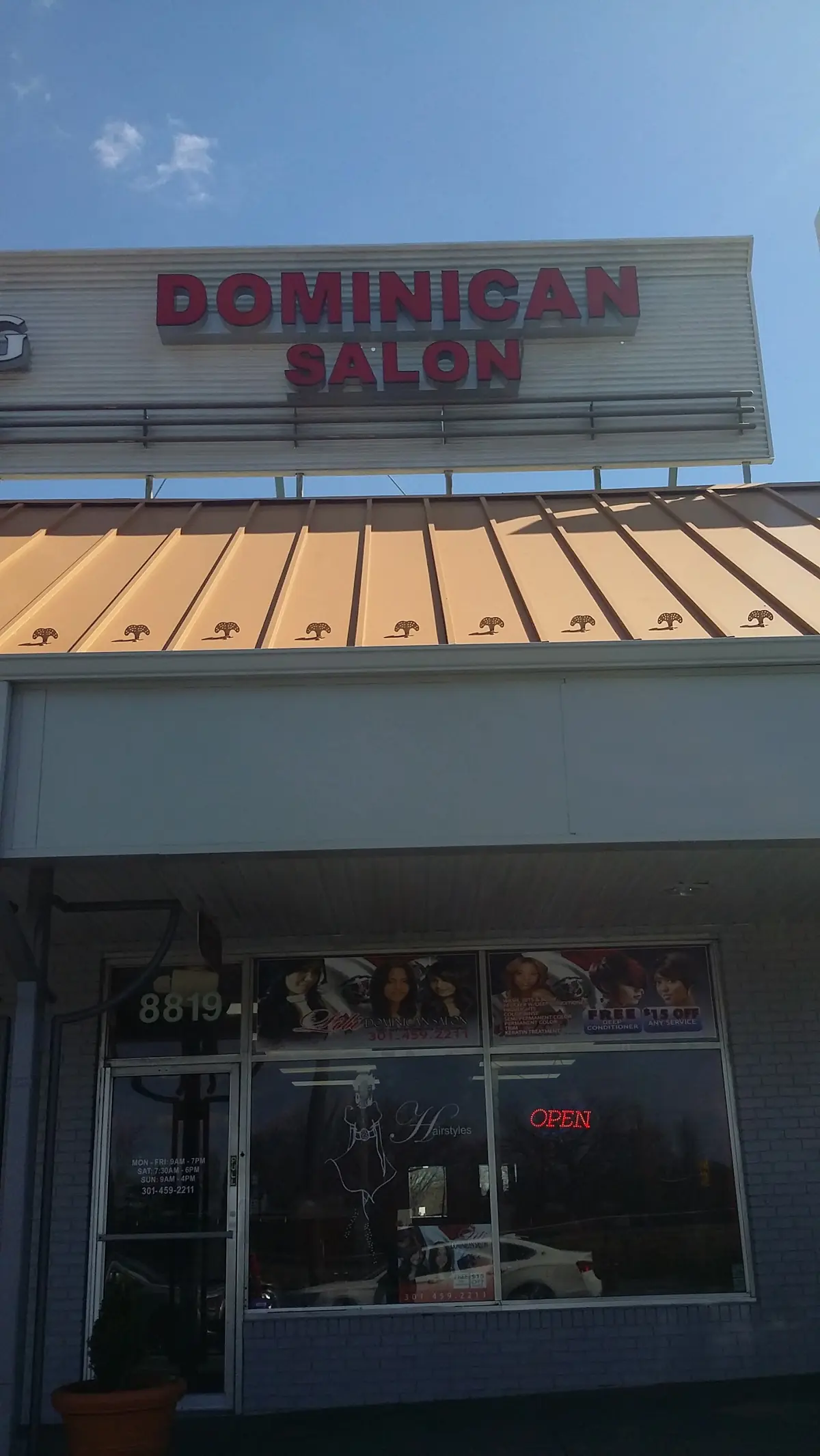 Lili dominican salon photo (photo 1 of 3)