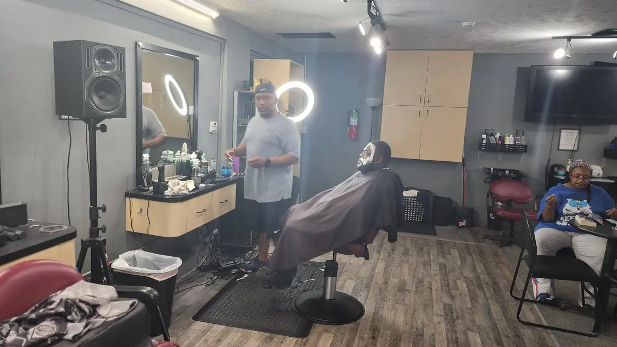Tight Cuts Barber Beauty . photo (photo 1 of 3)