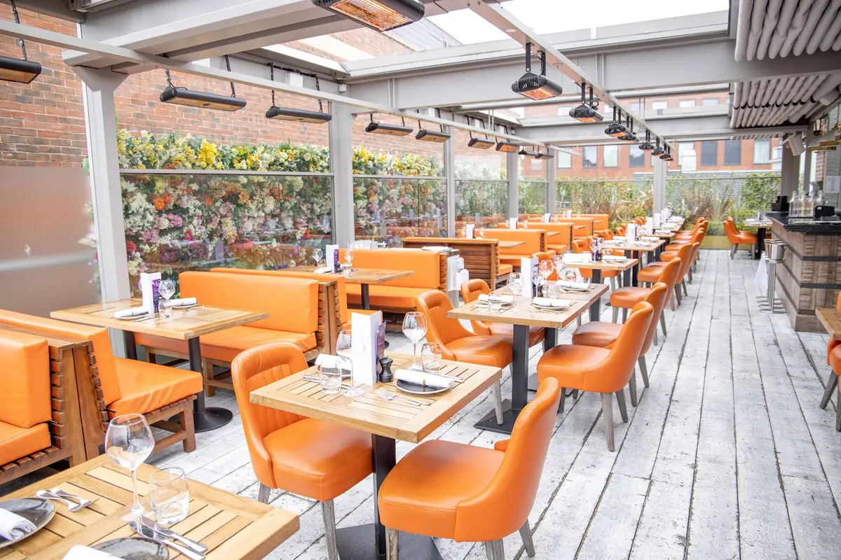 Opera Restaurant Bar & Grill — Bar & grills in Chester