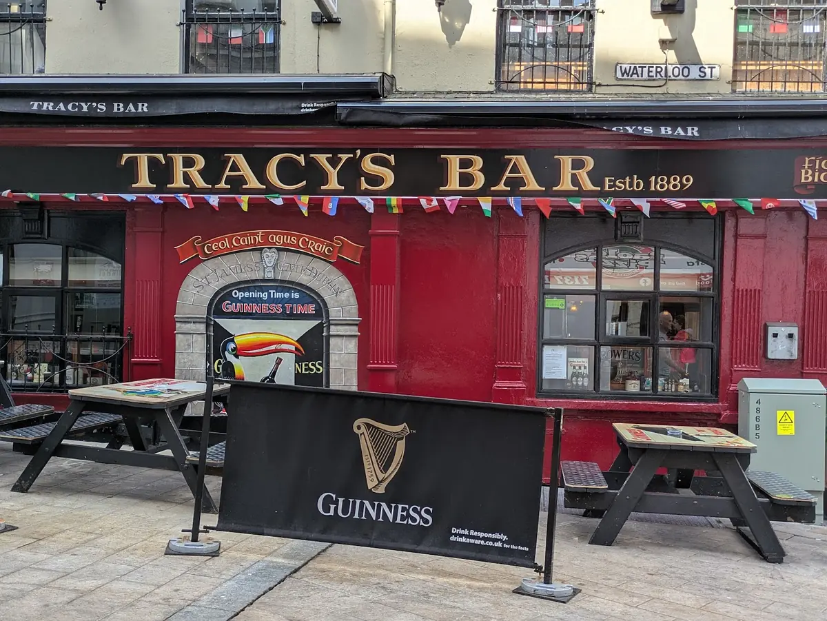 Tracy's Bar