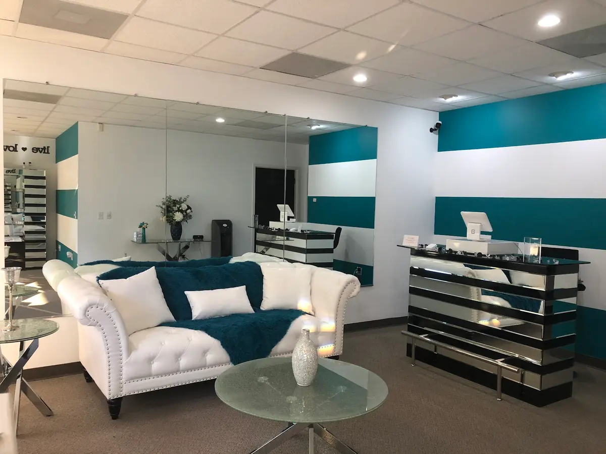 Diamond's Beauty Bar photo (photo 1 of 1)