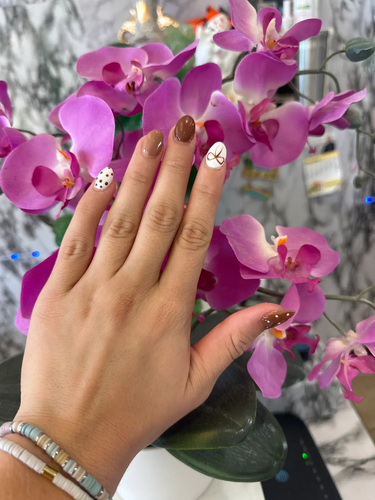 Deluxe Nails & Spa photo (photo 1 of 3)