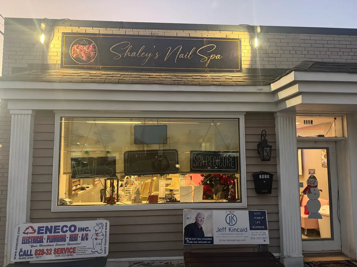 Shaley’s Nail Spa photo (photo 1 of 3)