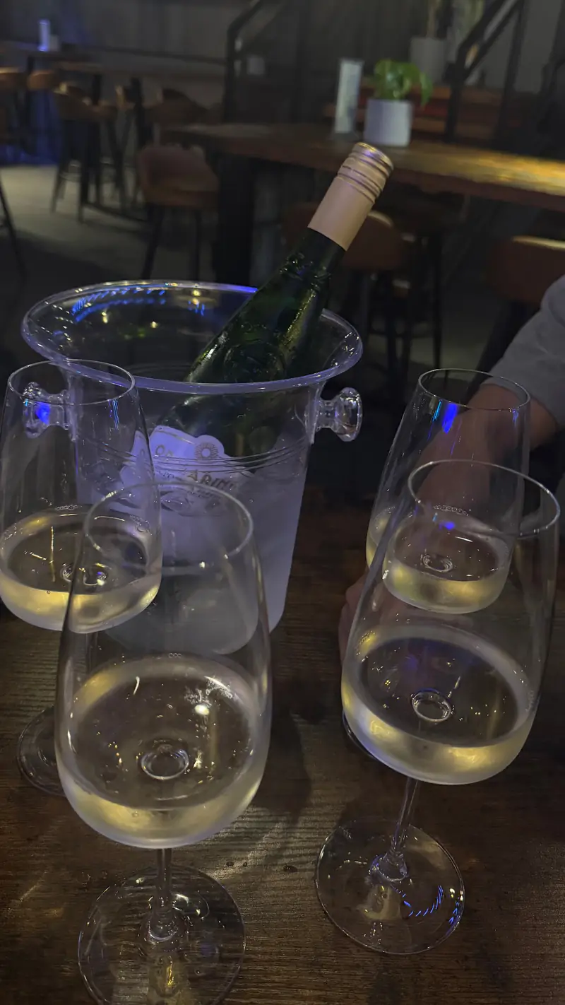 HANJAN Bar & Karaoke (한잔 노래방) photo (photo 2 of 3)