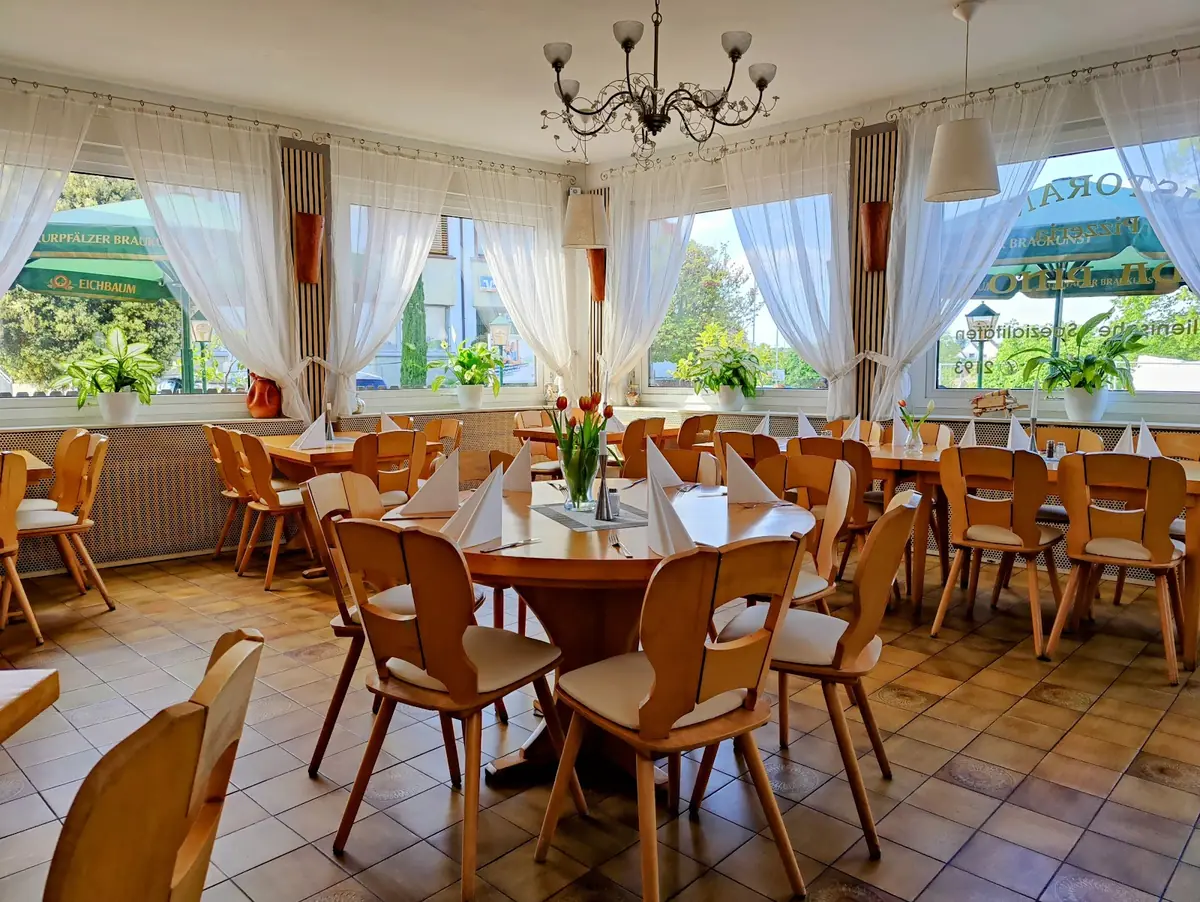Ristorante Pizzeria Da Pino — Pizza in Neustadt An Der Weinstrae