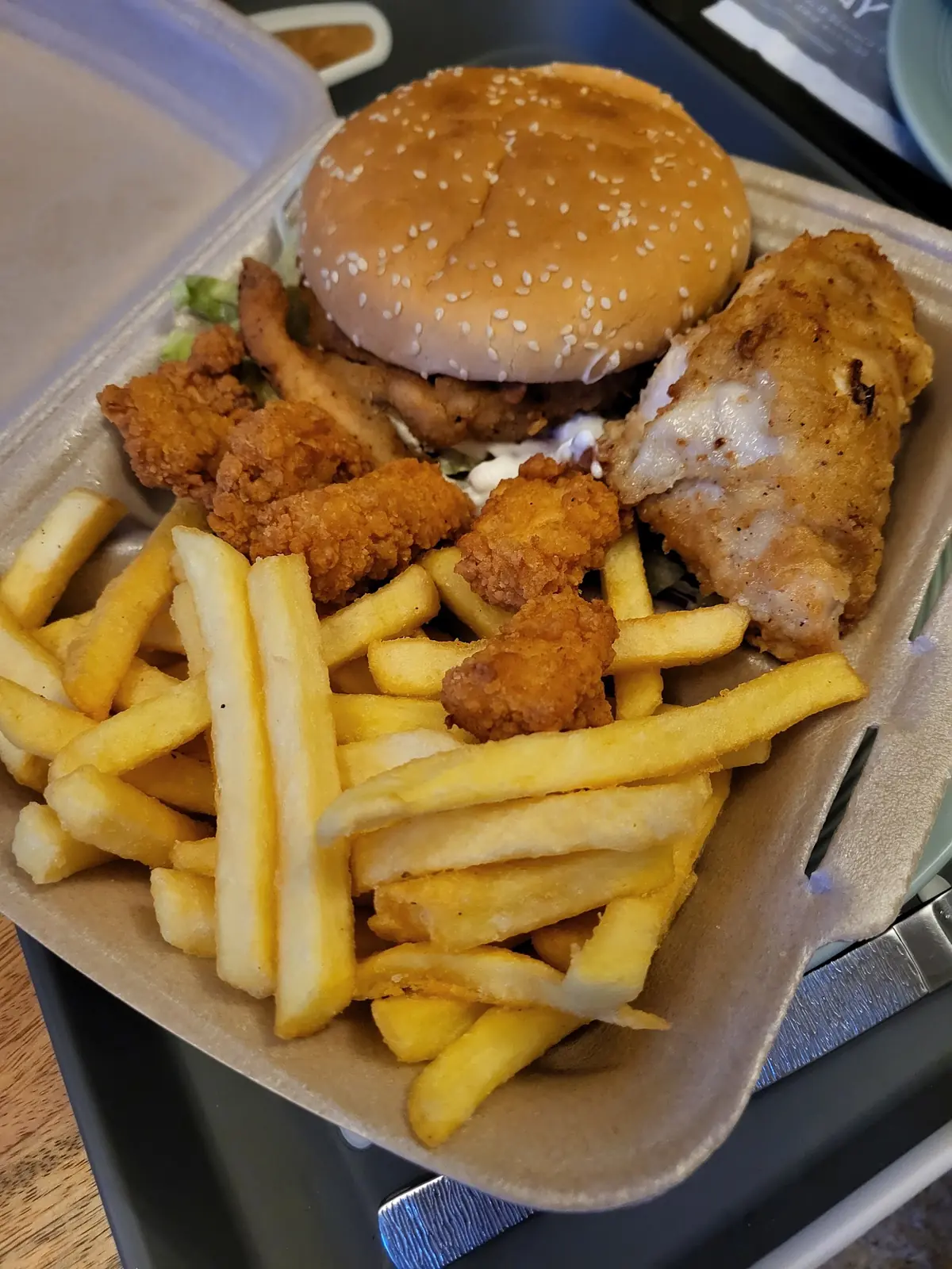Golden Fried Chicken & Pizza