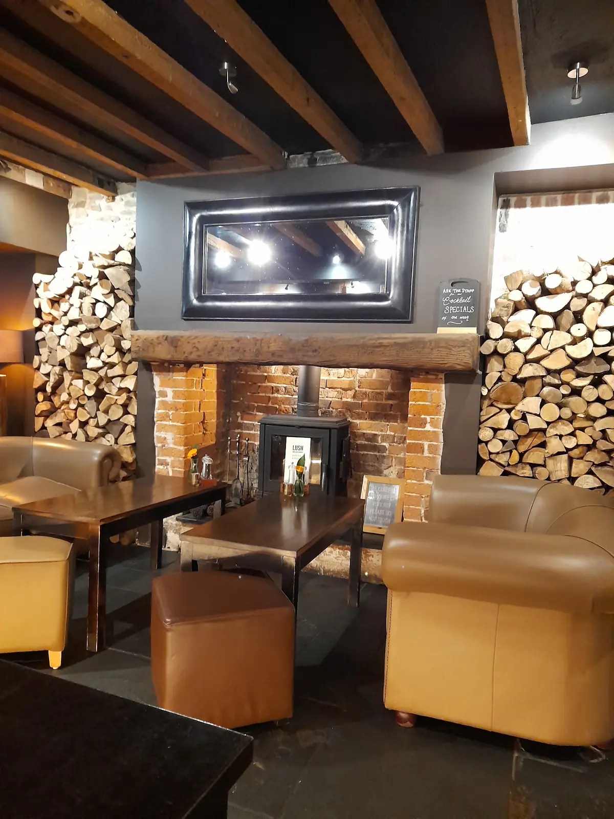 Lush Bar & Restaurant photo (photo 2 of 3)