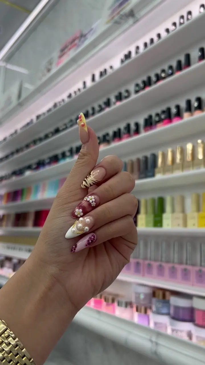 Glamorous Viet Nails And Beauty photo (photo 3 of 3)