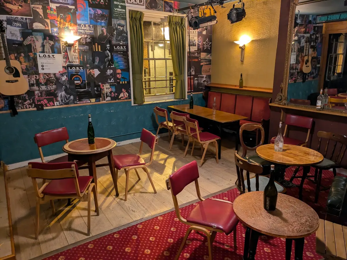 Old Street Tavern and Pepper House Rooms — Bars in Ludlow