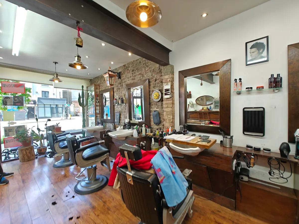 Georges Barber Room