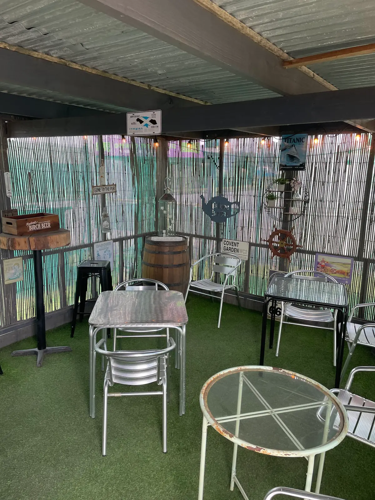 Samanthas Diner @ Docklands Truck park &Wash — Cafes in Goole