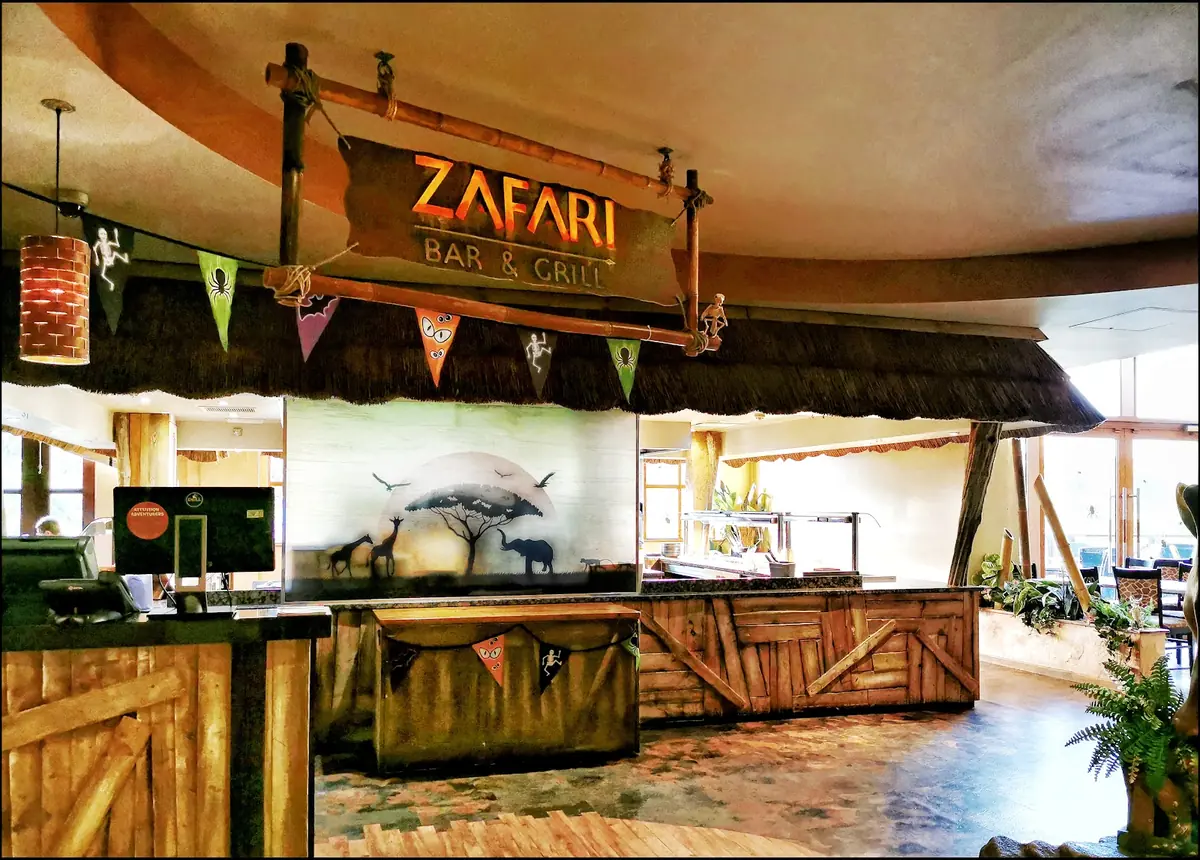 Zafari Bar and Grill photo (photo 1 of 3)