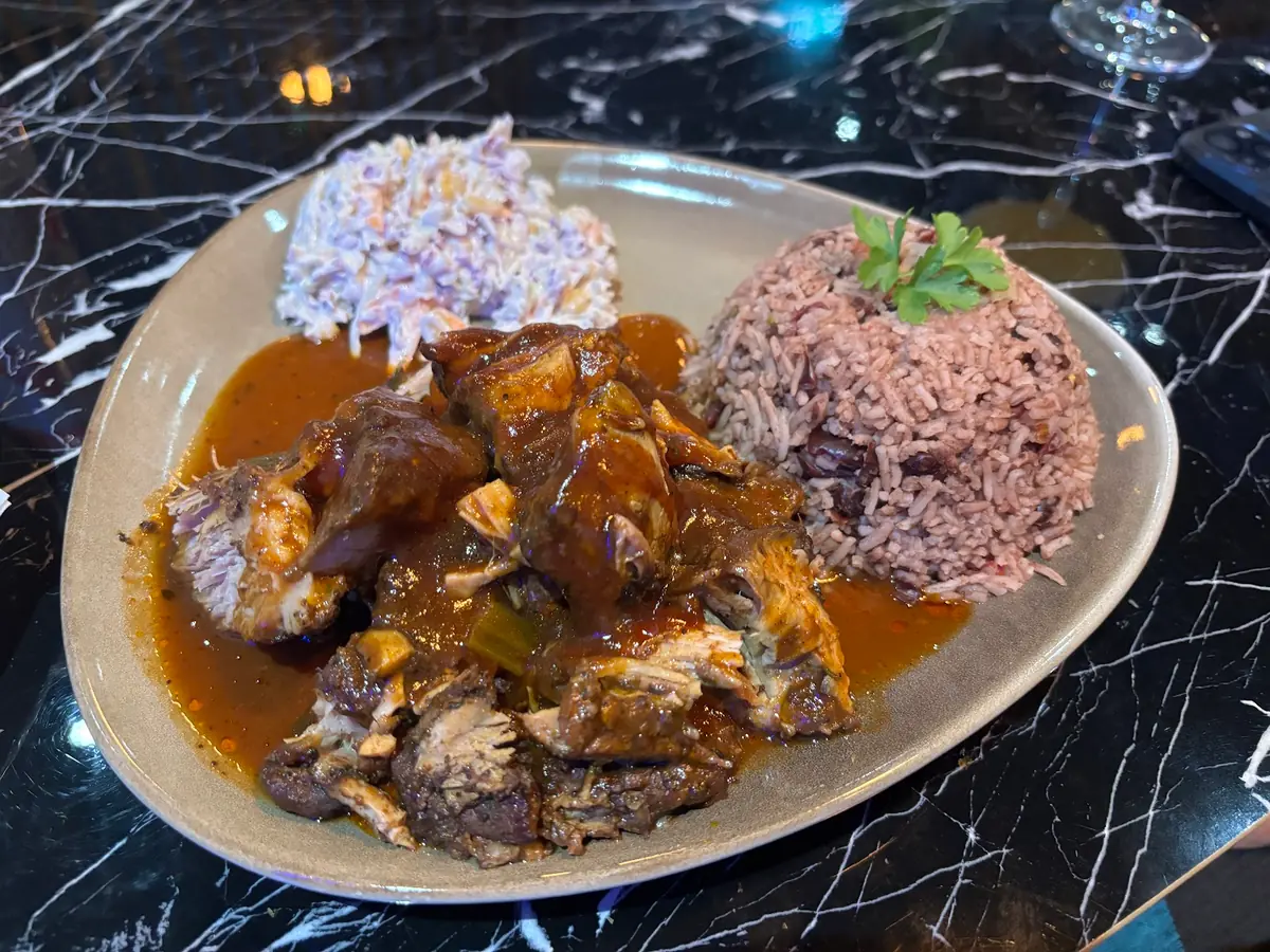 Island Grill & Lounge Ltd photo (photo 3 of 3)