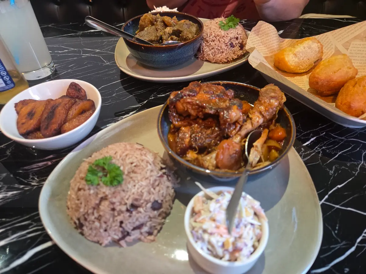 Island Grill & Lounge Ltd photo (photo 2 of 3)