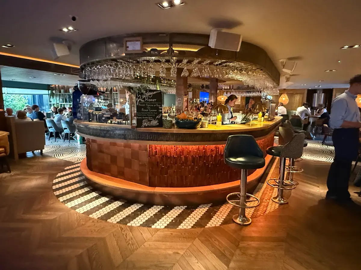 Scotts Bar & Restaurant photo (photo 3 of 3)