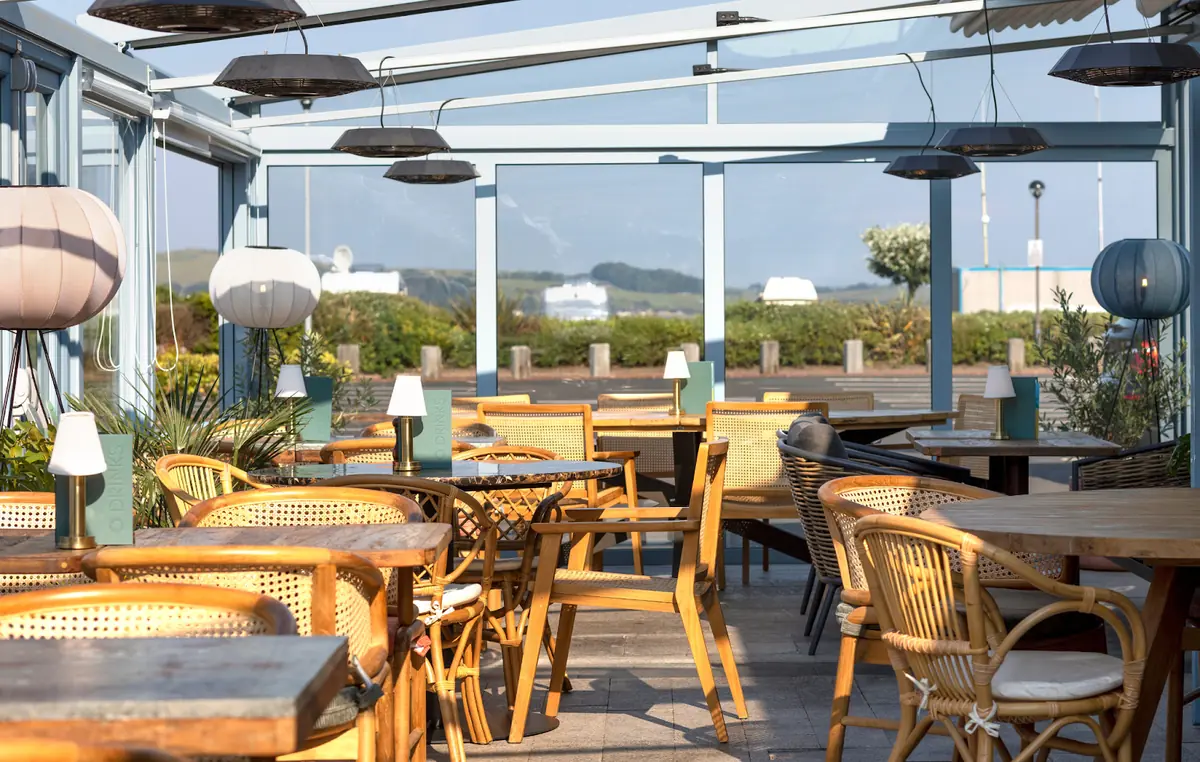 Scotts Bar & Restaurant — Bar & grills in Largs