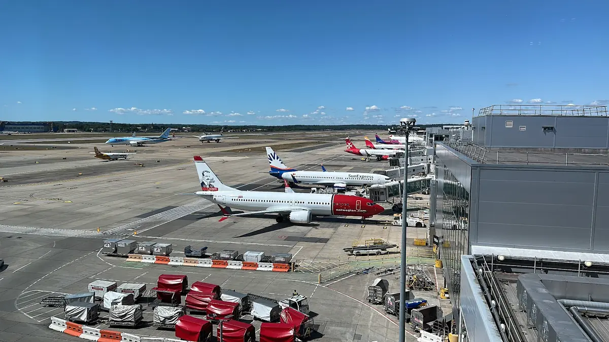 British Airways Club Lounge (South Terminal) - LGW — Bars in Gatwick