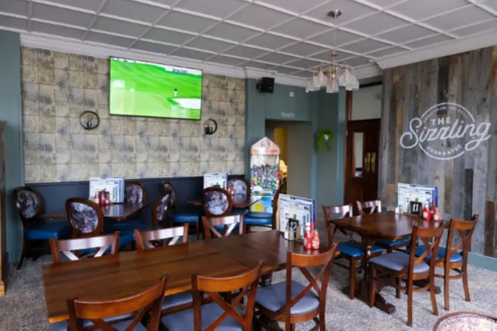 The Hop Pole Hotel — Bar And Grill in Hull