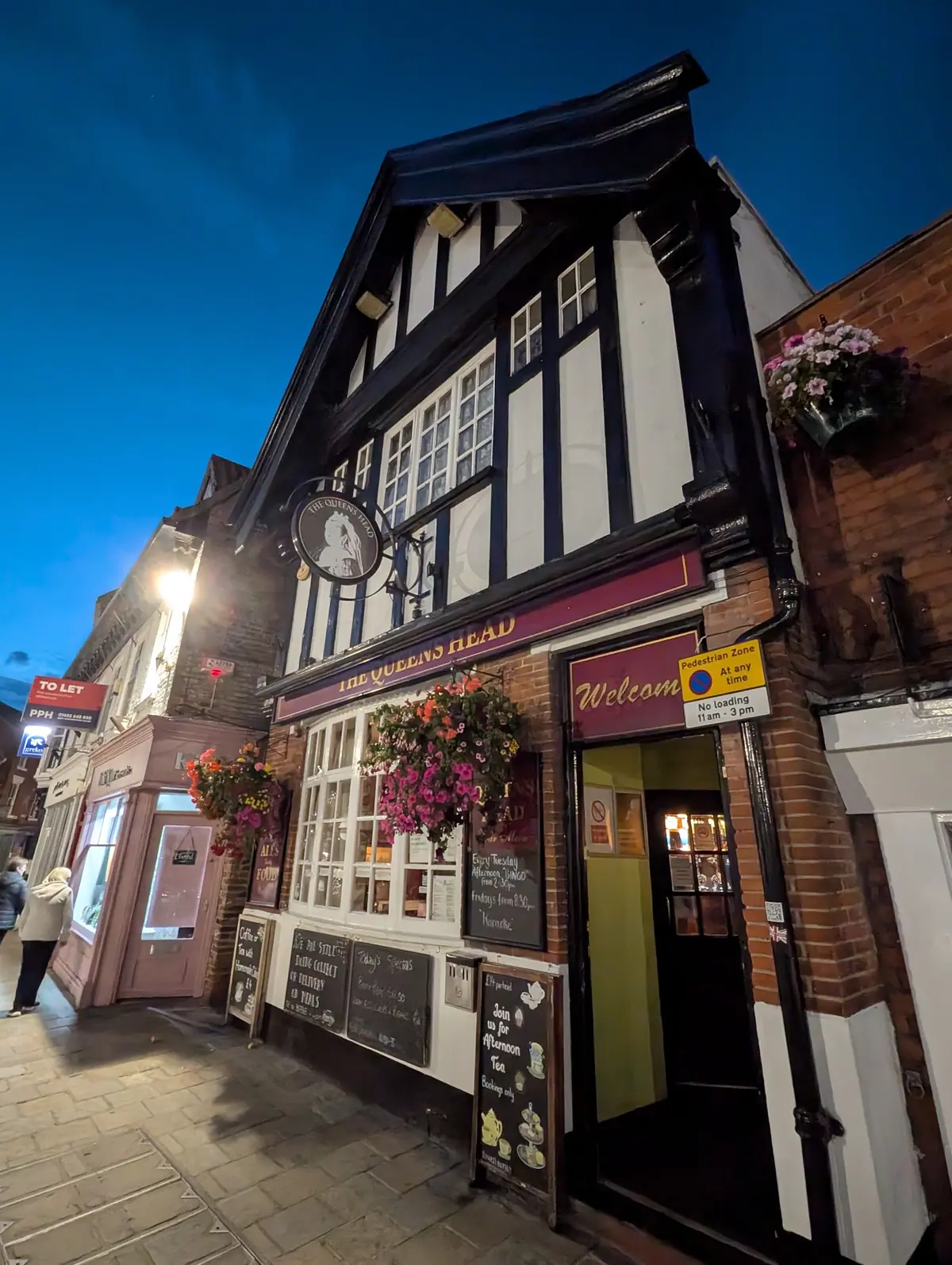 Queens Head photo (photo 3 of 3)