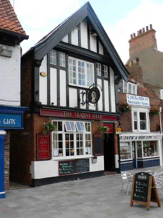 Queens Head photo (photo 2 of 3)