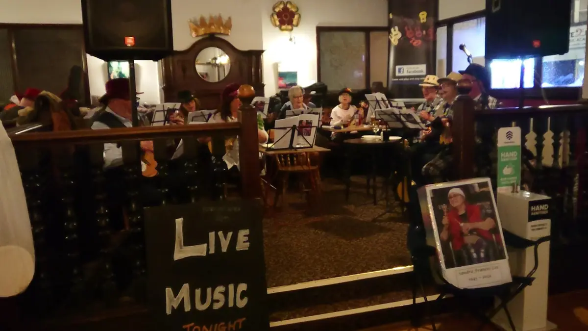 Ye Olde Rose & Crown photo (photo 1 of 3)