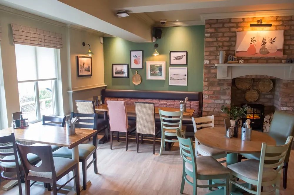 Beechwood Farm - Farmhouse Inns — Bars in Grimsby