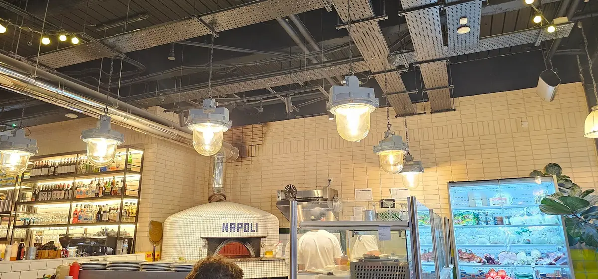 Double Zero Neapolitan Pizza photo (photo 2 of 3)