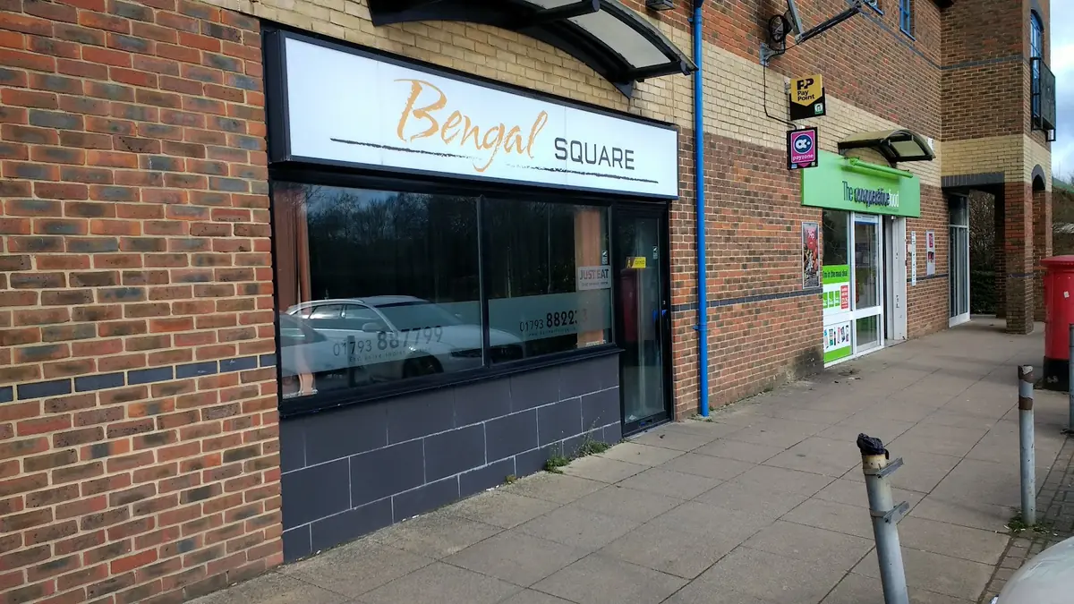 Inside Bengal Square (Peatmoor), Swindon