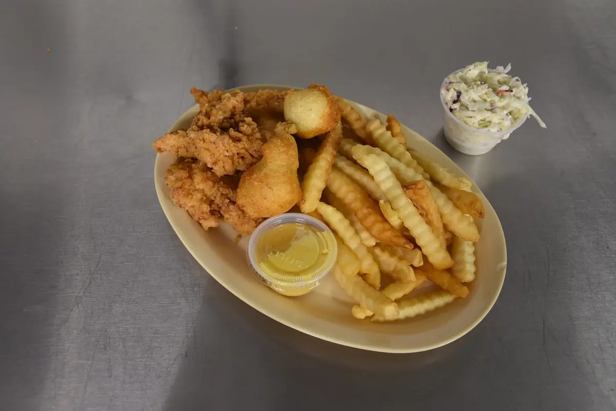 Curtis' Restaurant photo (photo 2 of 3)