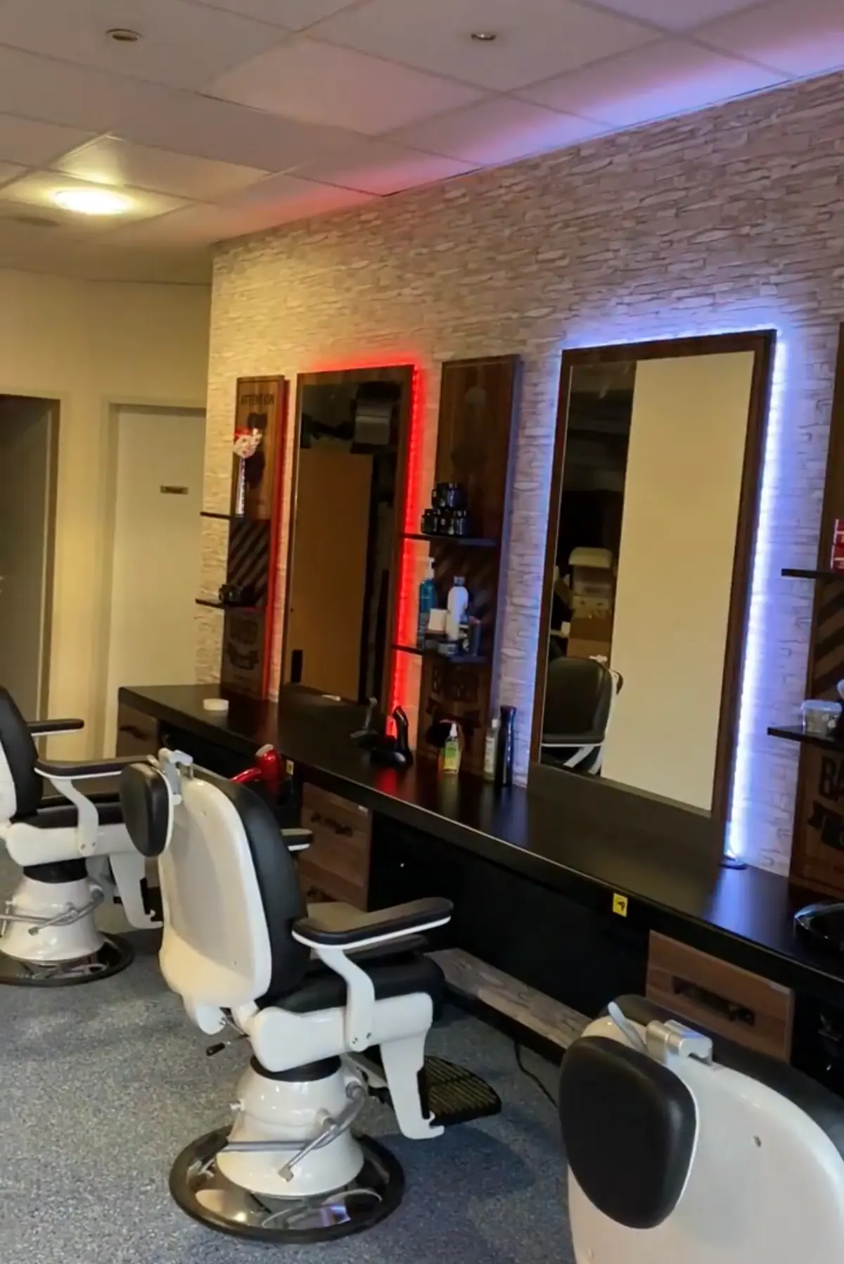 The Kronsberg Barber photo (photo 2 of 3)