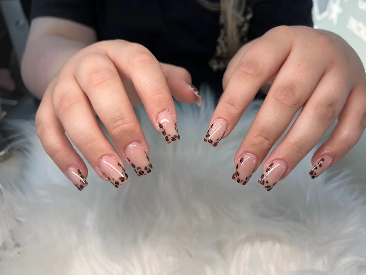 Vi's Nails
