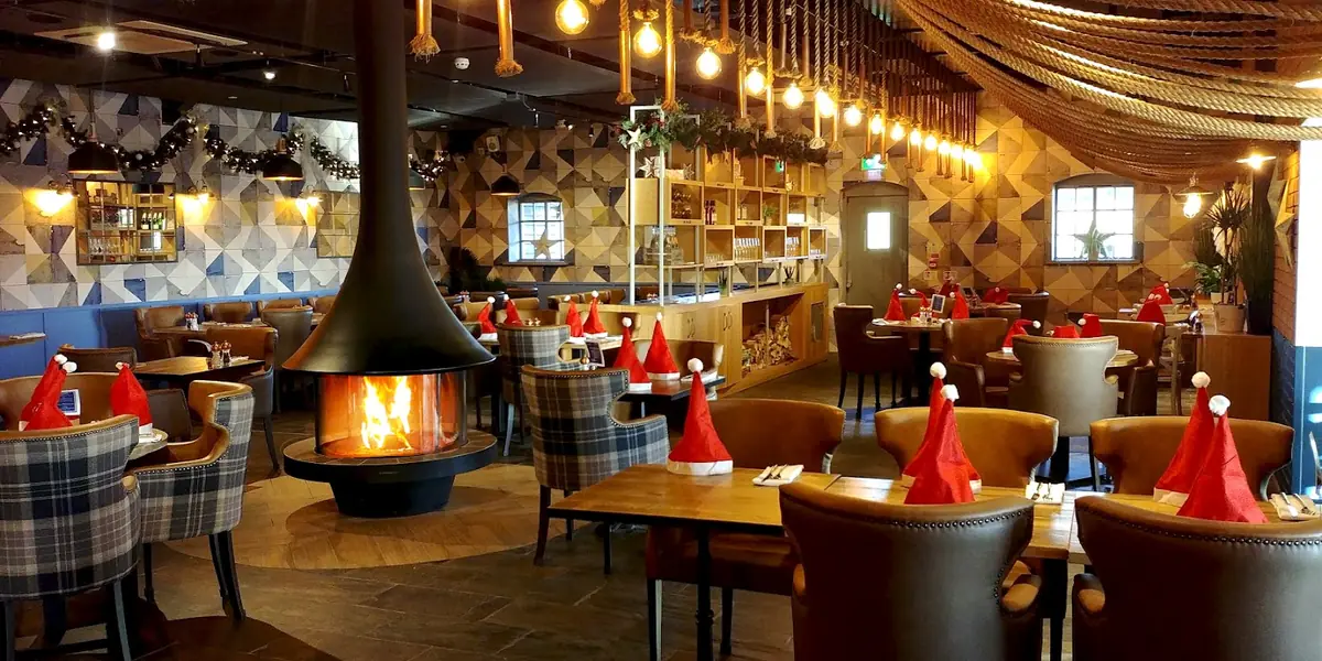 Aston Marina — Restaurants in Stone