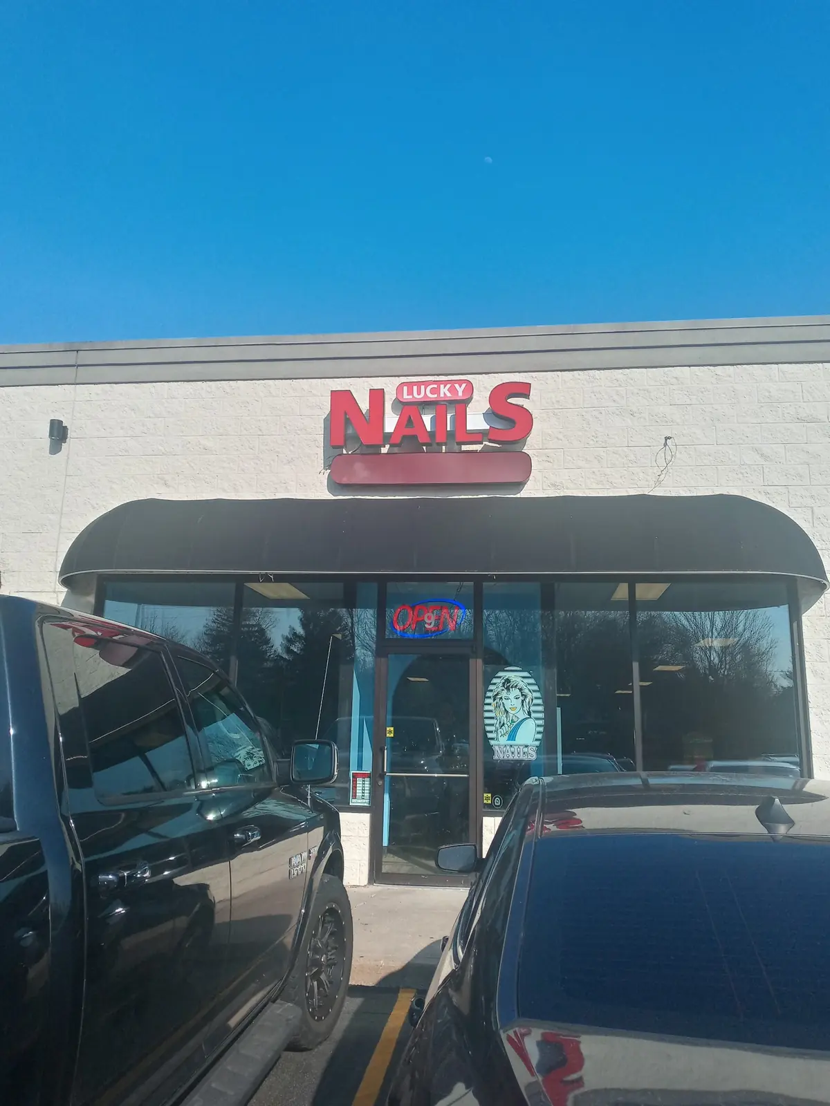 Lucky Nails & Day Spa photo (photo 1 of 3)