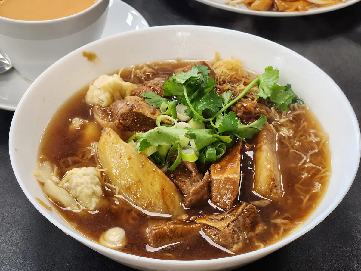 Ying Hong Kong Cafe 盈茶餐廳 photo (photo 1 of 3)