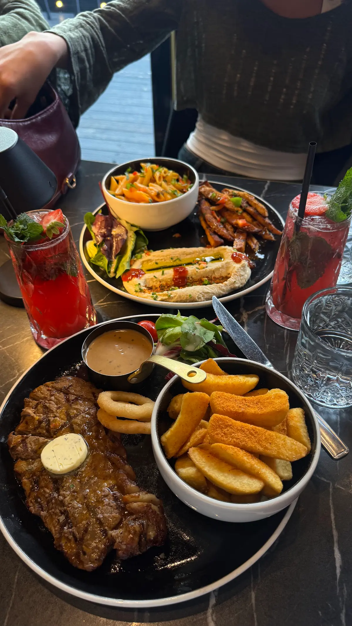 Grillz Restaurant photo (photo 3 of 3)