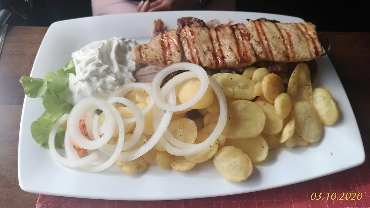 Taverna Mythos photo (photo 1 of 3)