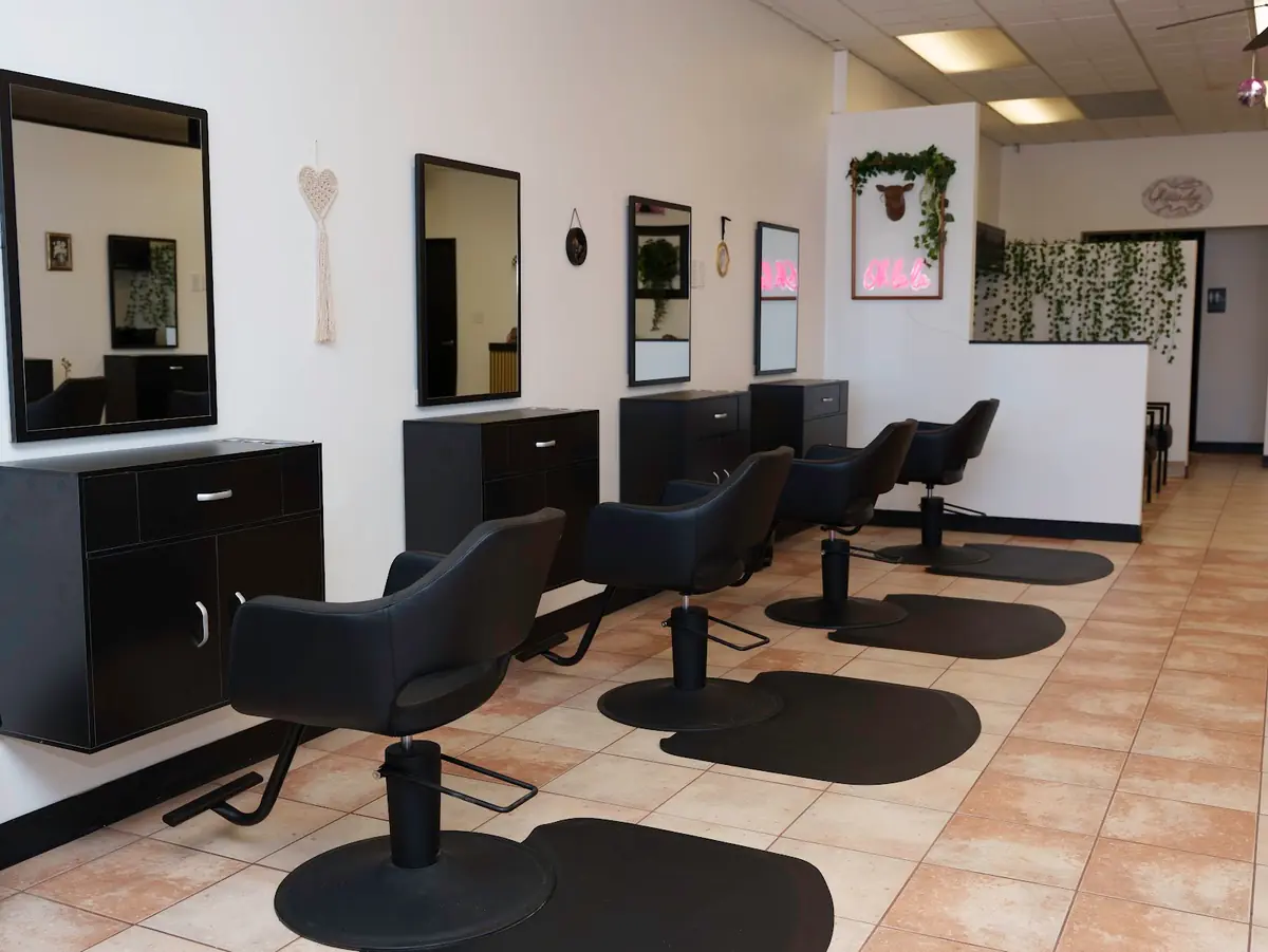 Salon and Co. photo (photo 2 of 3)