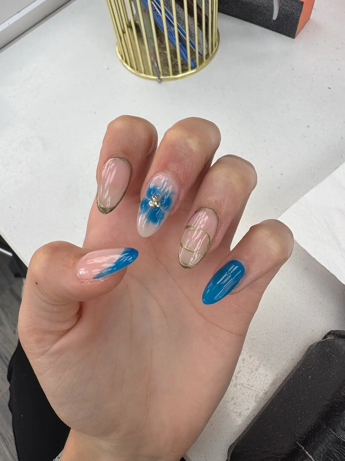 U NAIL