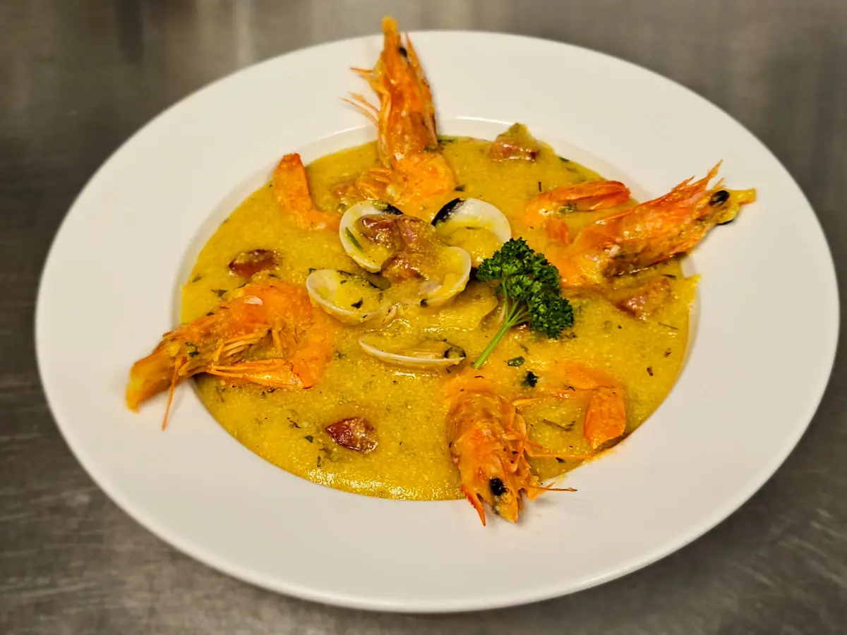 Tinel Seafood & Grill Restaurant photo (photo 2 of 3)